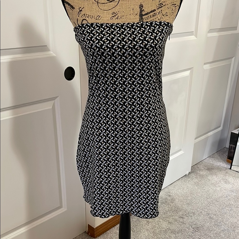 Urban Outfitters Black/White & Gold Patterned Strapless Dress. L